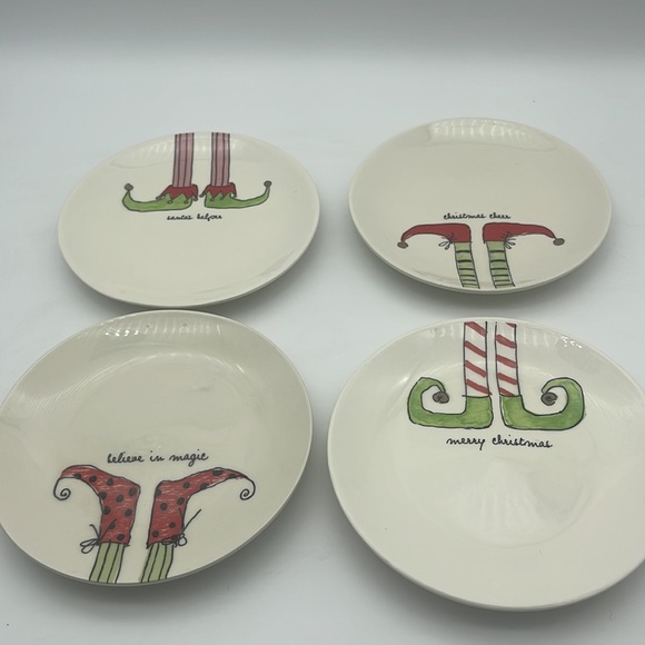 Rae Dunn Set of 4 “Elves Shoes” Dessert Snack Plates Christmas Holiday NWT - Picture 1 of 7